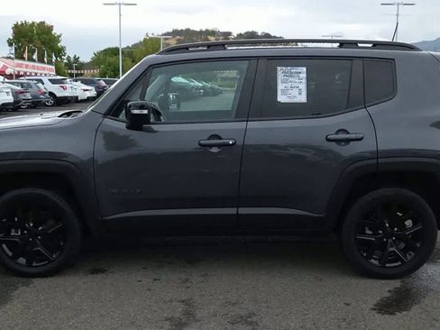 Certified 2023 Jeep Renegade Altitude w/ Sun/Sound Group AWD/4WD image 5
