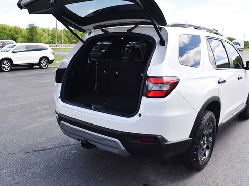 Used 2025 Honda Pilot TrailSport image 31