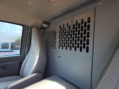 Used 2022 Chevrolet Express 2500 w/ Driver Convenience Package RWD image 19