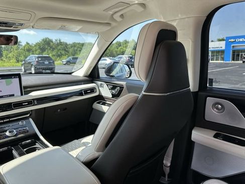 Used 2024 Lincoln Aviator Black Label AWD/4WD image 11