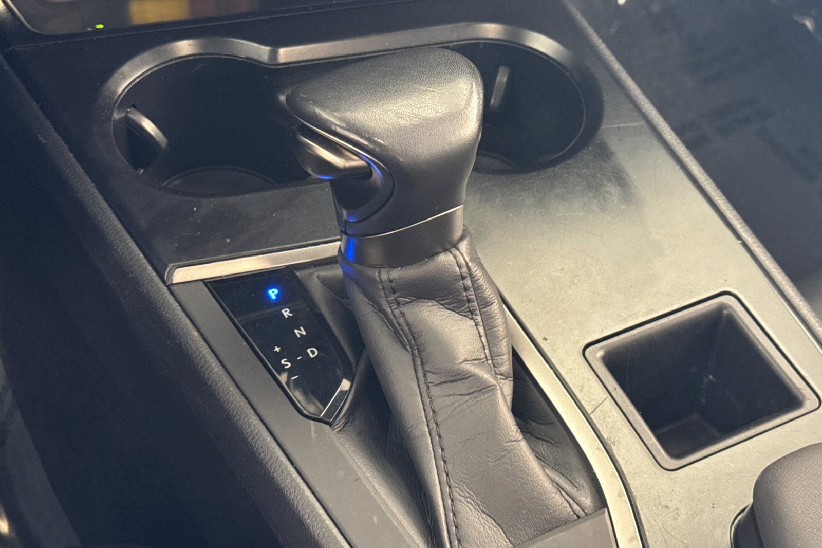 Used 2023 Lexus UX 250h FWD w/ Accessory Package (Z1) image 17