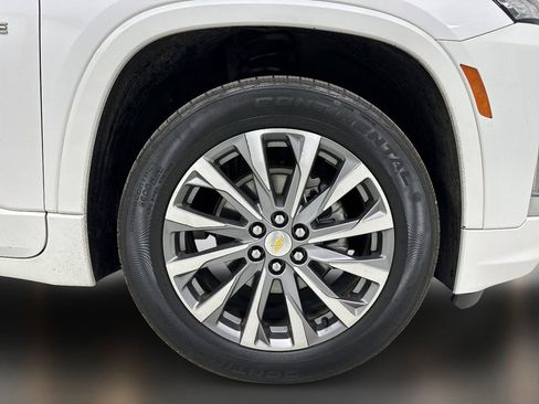 Used 2023 Chevrolet Traverse Premier FWD image 9