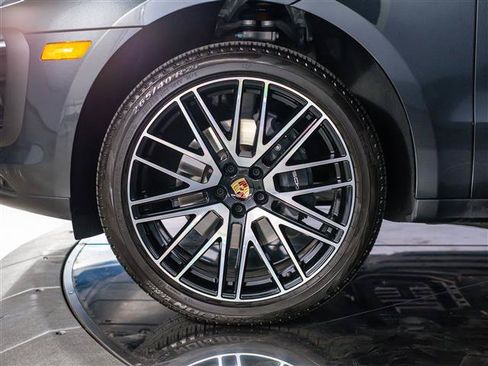 Used 2026 Porsche Macan AWD/4WD image 14