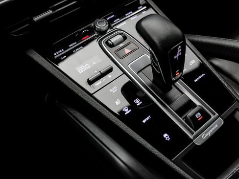 Used 2023 Porsche Cayenne image 53