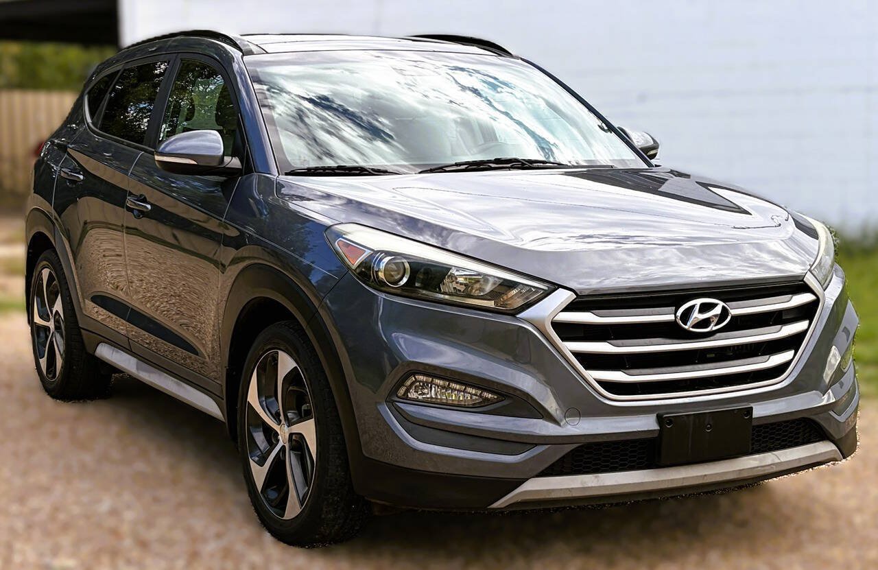 Used 2018 Hyundai Tucson Value w/ Cargo Package FWD image 3