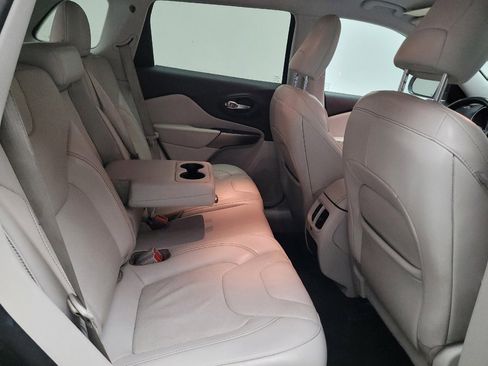 Used 2020 Jeep Cherokee Limited FWD image 19