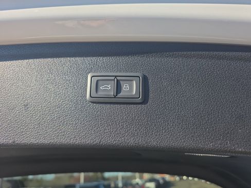 Used 2023 Audi Q5 e Premium Plus w/ Premium Plus Package image 21