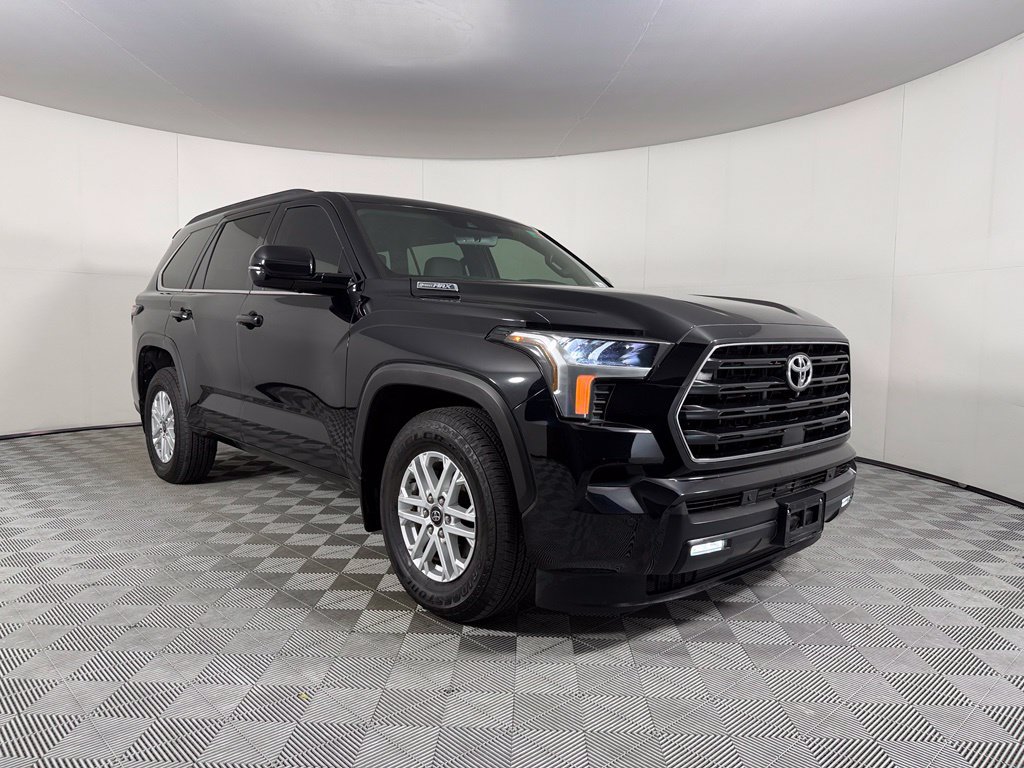 Used 2025 Toyota Sequoia SR5 AWD/4WD image 2