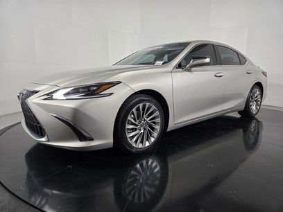 Certified 2022 Lexus ES 300h w/ Luxury Package