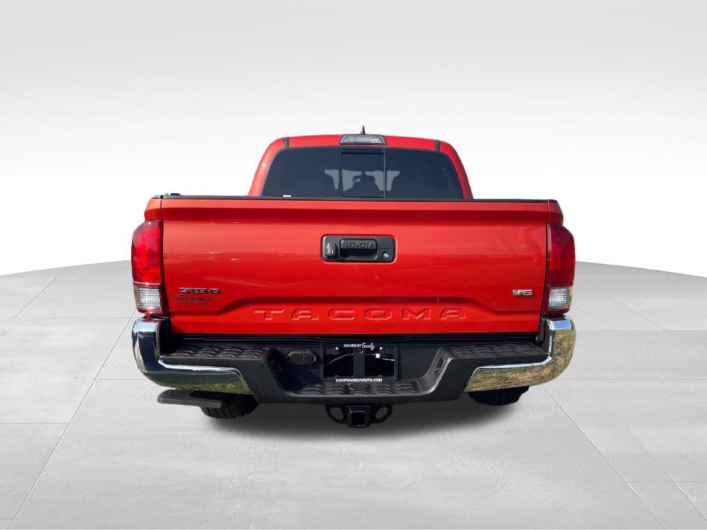 Used 2017 Toyota Tacoma TRD Off-Road w/ Tow Package (A/T) AWD/4WD image 4