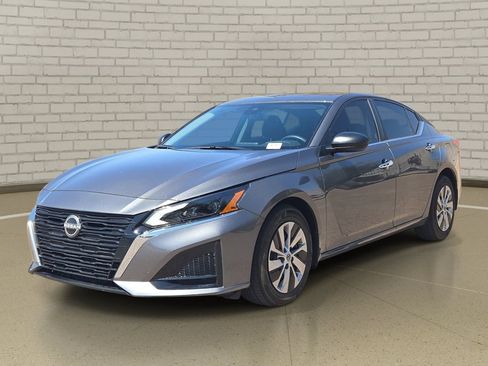 Used 2025 Nissan Altima 2.5 S FWD image 1
