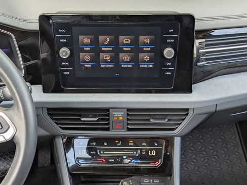 Used 2025 Volkswagen Jetta SE w/ Sunroof Package FWD image 26