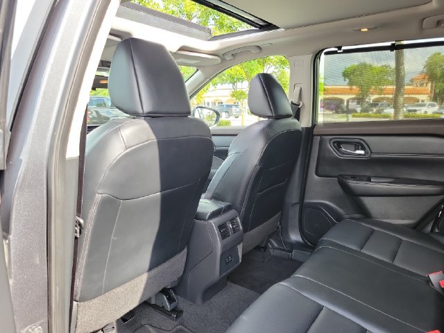 Used 2023 Nissan Rogue SV w/ SV Premium B Package FWD image 12