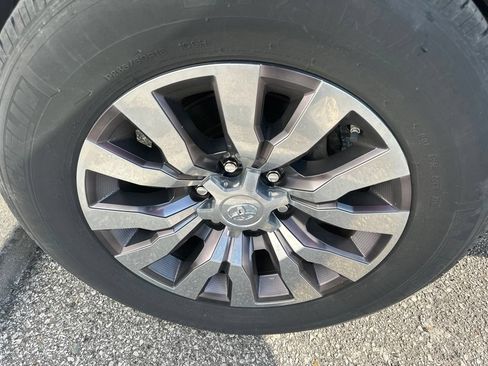Used 2017 Toyota Tacoma SR5 AWD/4WD image 42