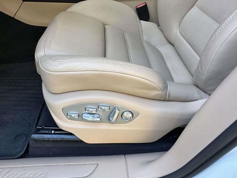 Certified 2025 Porsche Macan AWD/4WD image 7