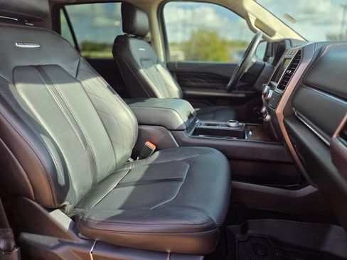 Used 2019 Ford Expedition Platinum RWD image 10