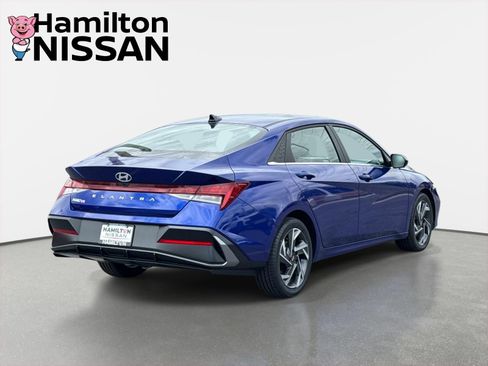 Used 2025 Hyundai Elantra SEL FWD image 2