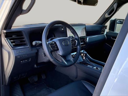 Used 2025 Lexus GX 550 w/ Accessory Package (2T) AWD/4WD image 18