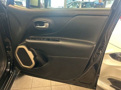 Used 2016 Jeep Renegade Limited image 26