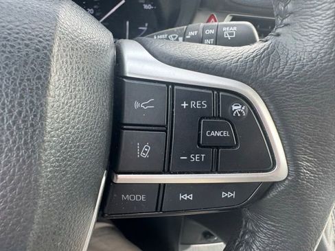 Used 2024 Toyota Sienna XLE image 23