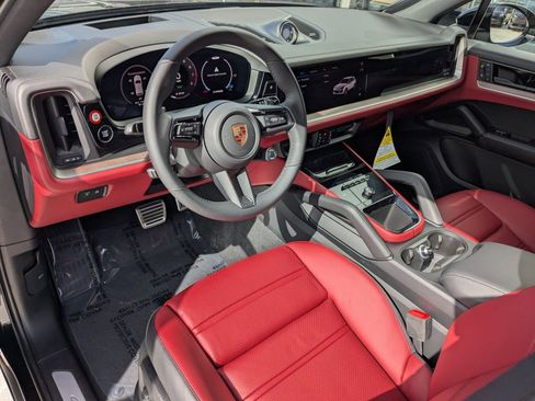 New 2025 Porsche Cayenne S image 4