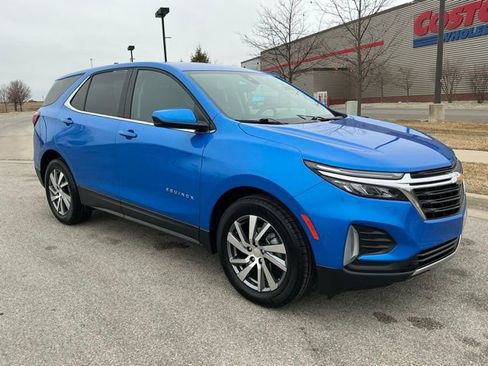 Used 2024 Chevrolet Equinox LT image 2