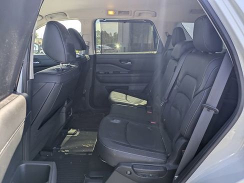 Used 2022 Nissan Pathfinder SL image 14