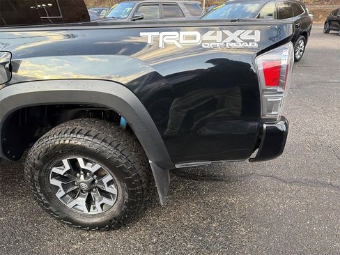 Used 2022 Toyota Tacoma TRD Off-Road image 6