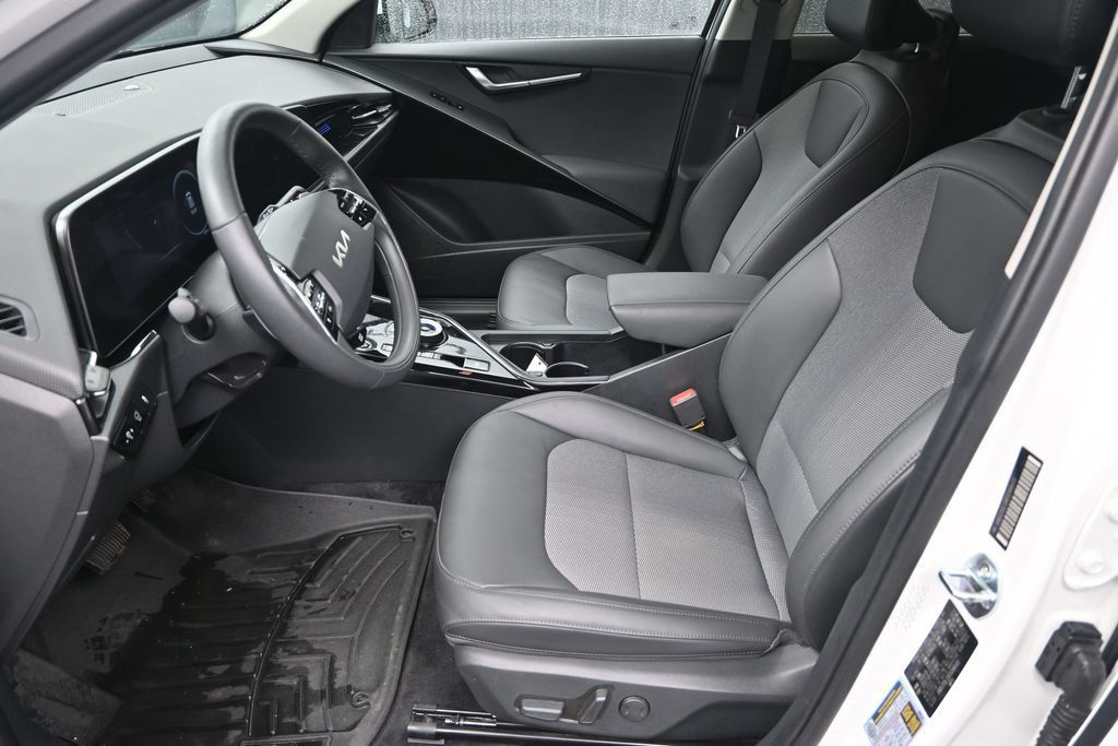 Certified 2024 Kia Niro Wind w/ Wind Preserve Package FWD image 13
