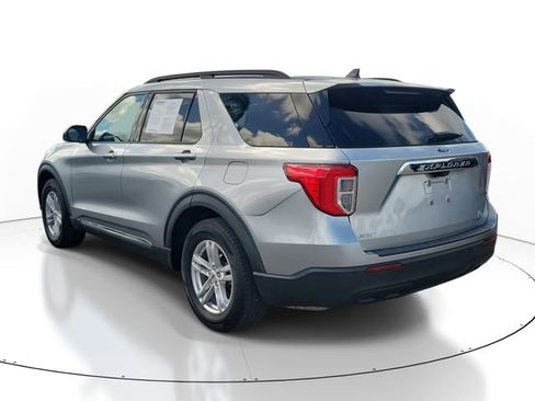 Used 2022 Ford Explorer XLT image 3