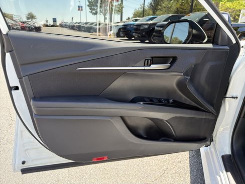 Used 2025 Toyota Camry LE FWD image 10