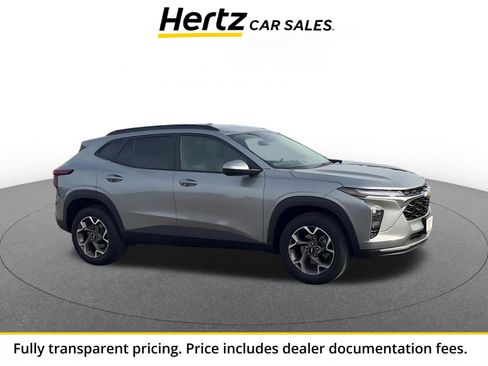 Used 2025 Chevrolet Trax LT FWD image 1