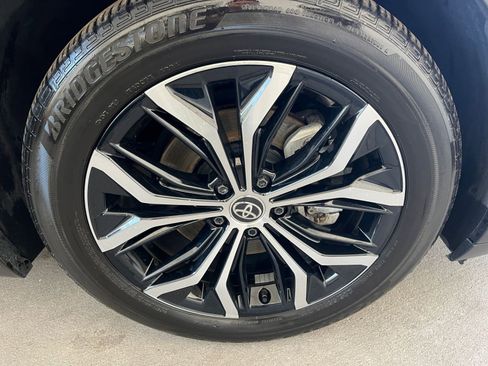 Used 2025 Toyota Crown XLE image 30