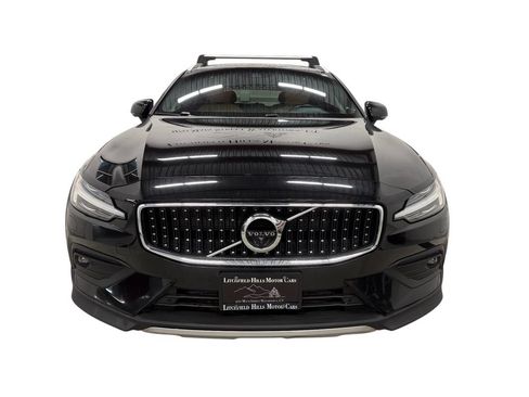 Used 2022 Volvo V60 T5 Cross Country w/ Lounge Package AWD/4WD image 8