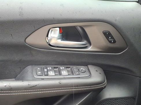 New 2027 Chrysler Pacifica Select FWD image 14