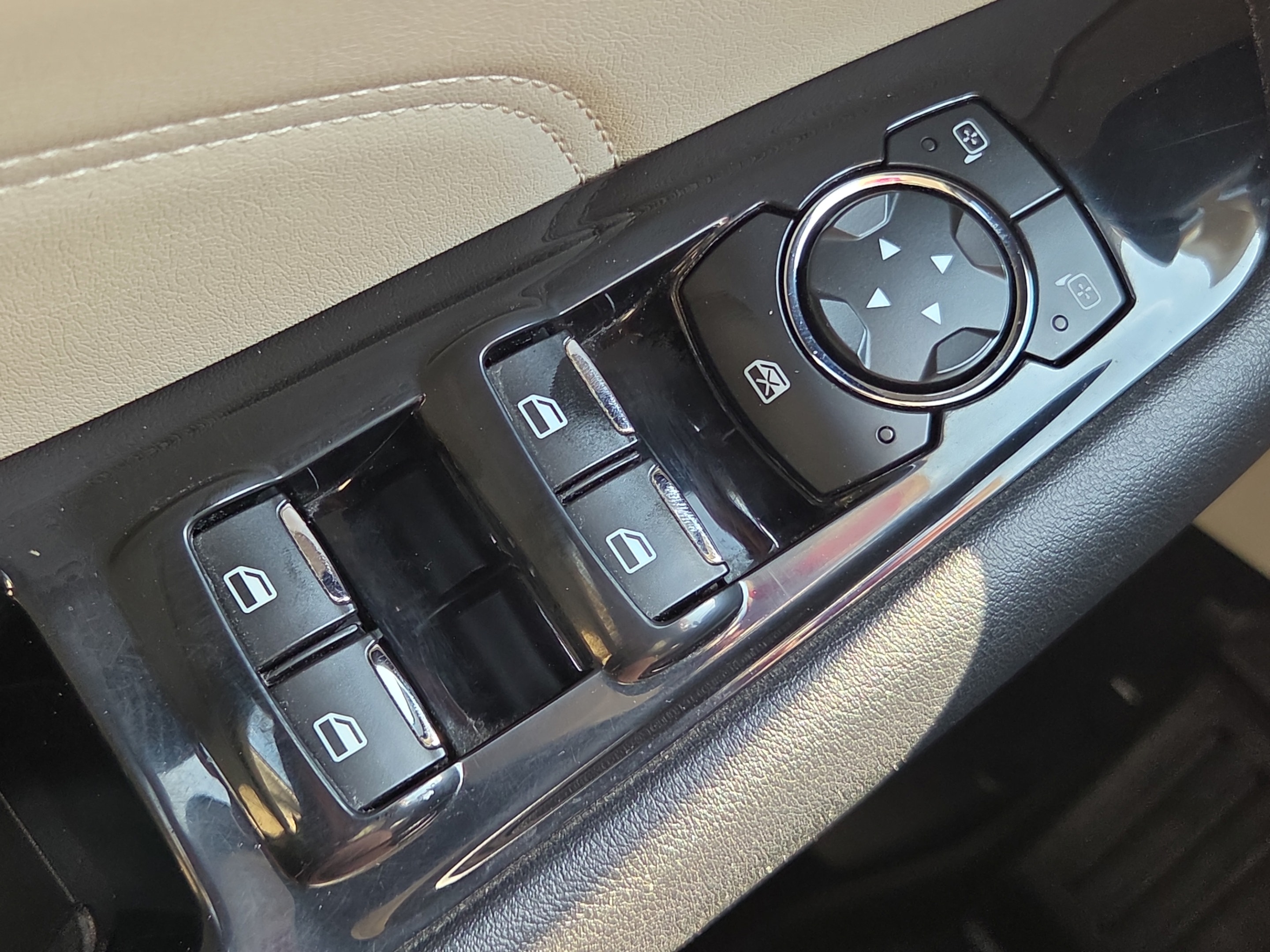 Used 2017 Ford Edge Titanium w/ Equipment Group 301A FWD image 28
