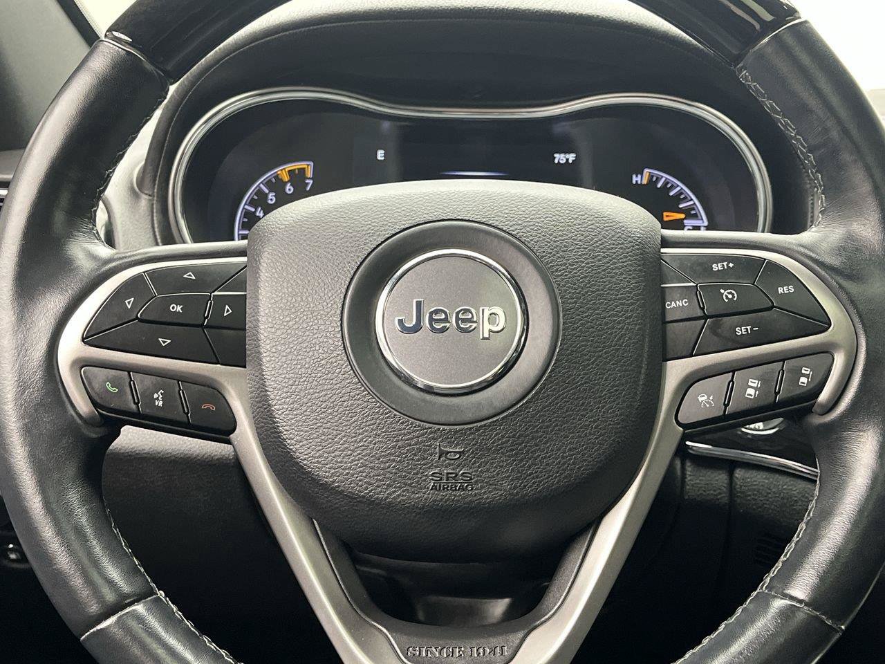 Used 2019 Jeep Grand Cherokee Overland AWD/4WD image 15