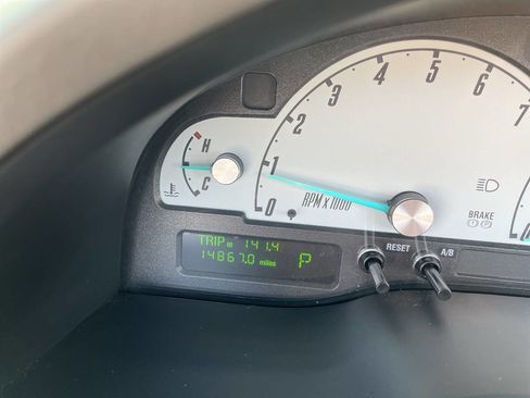 Used 2002 Ford Thunderbird Deluxe RWD image 82