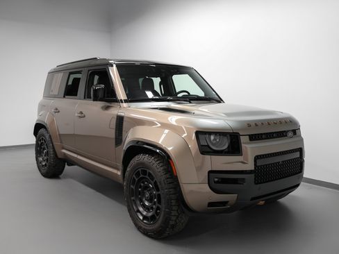 Used 2025 Land Rover Defender 110 image 10