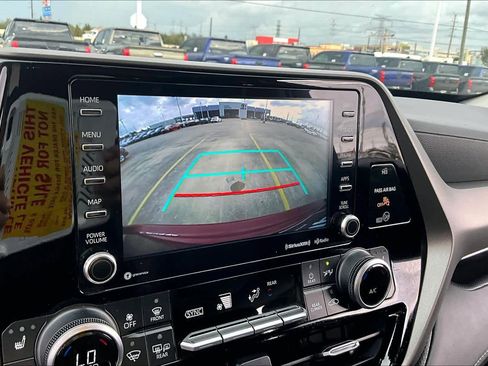 Used 2021 Toyota Highlander XLE image 26