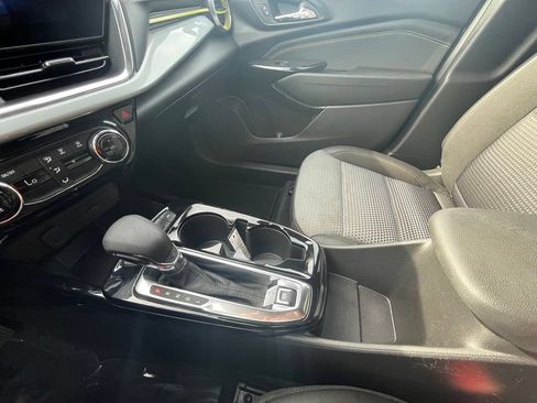 Used 2025 Chevrolet Trax LT FWD image 22