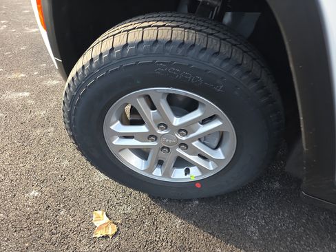 New 2025 Jeep Grand Cherokee Laredo image 34