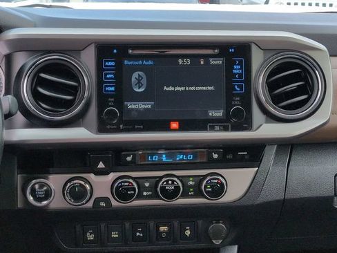 Used 2017 Toyota Tacoma Limited w/ Tow Package AWD/4WD image 18
