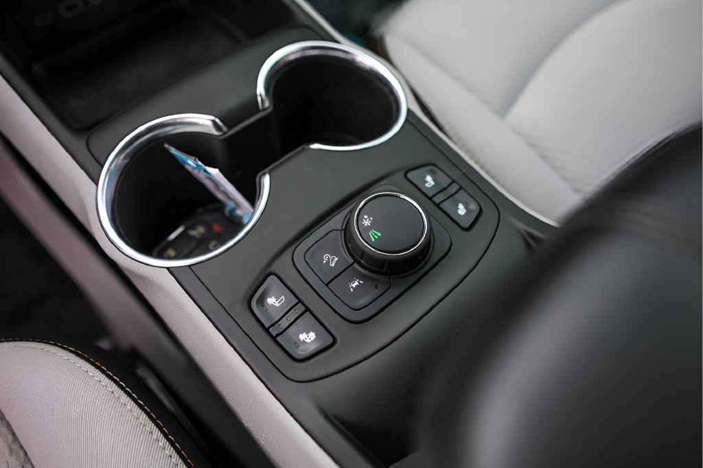Used 2022 GMC Terrain SLE w/ Driver Convenience Package FWD image 23
