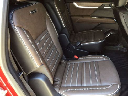 Used 2026 GMC Acadia Denali Ultimate w/ LPO, Floor Liner Package FWD image 28