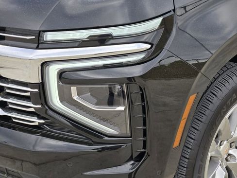 Used 2025 Chevrolet Suburban Premier image 9