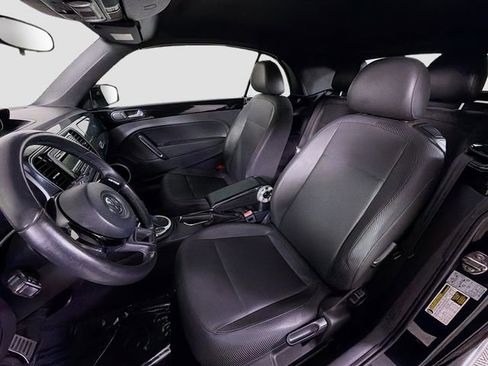 Used 2013 Volkswagen Beetle 2.0T image 11