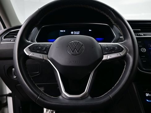 Used 2022 Volkswagen Tiguan SE w/ Panoramic Sunroof Package AWD/4WD image 25