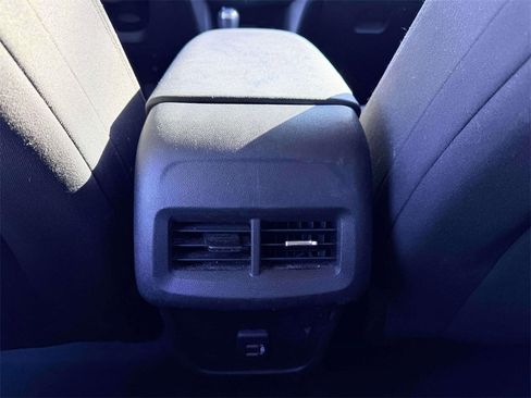 Used 2019 Chevrolet Equinox LT w/ Driver Convenience Package image 11