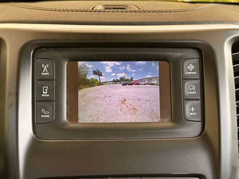 Used 2018 Jeep Cherokee Latitude w/ Mobile Office Group AWD/4WD image 14